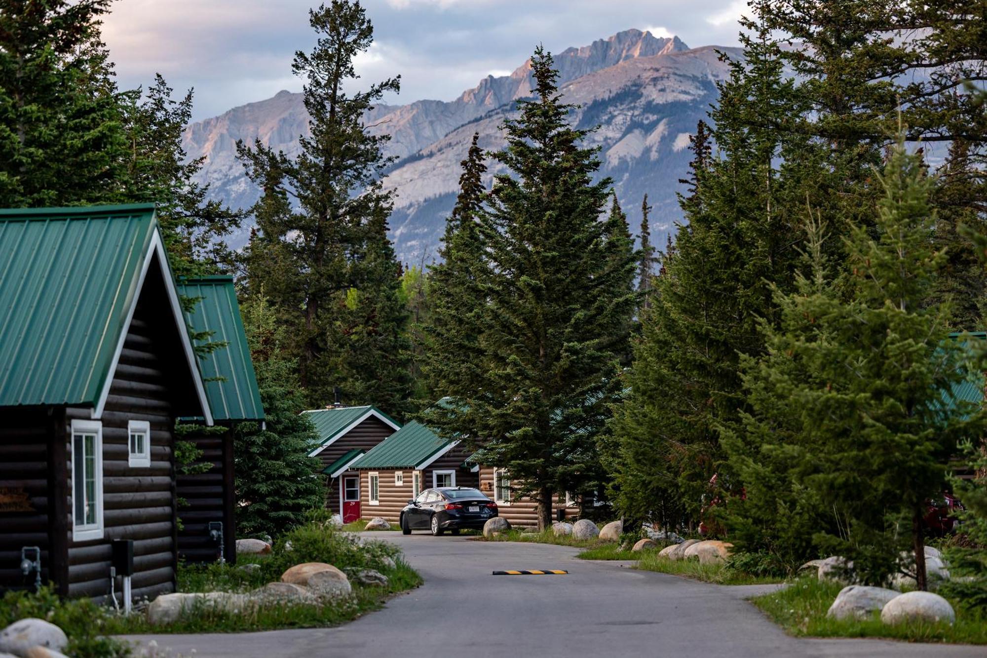 Pine Bungalows Jasper Eksteriør bilde